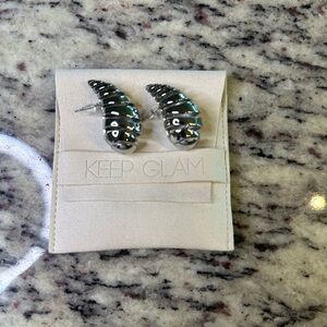 Cute Earrings color silver